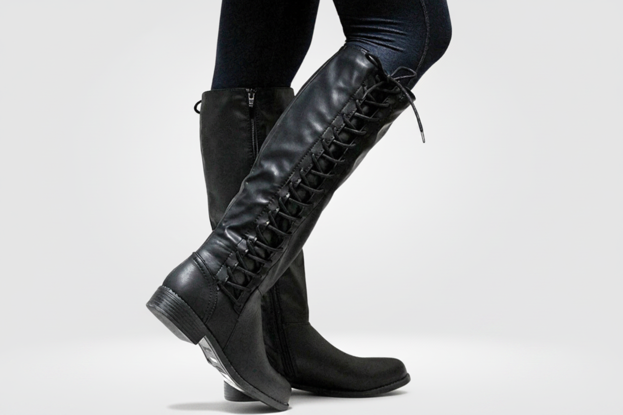 Women’s black leather high boots with cosy lining and non-slip sole, stylish and comfortable for autumn and winter.