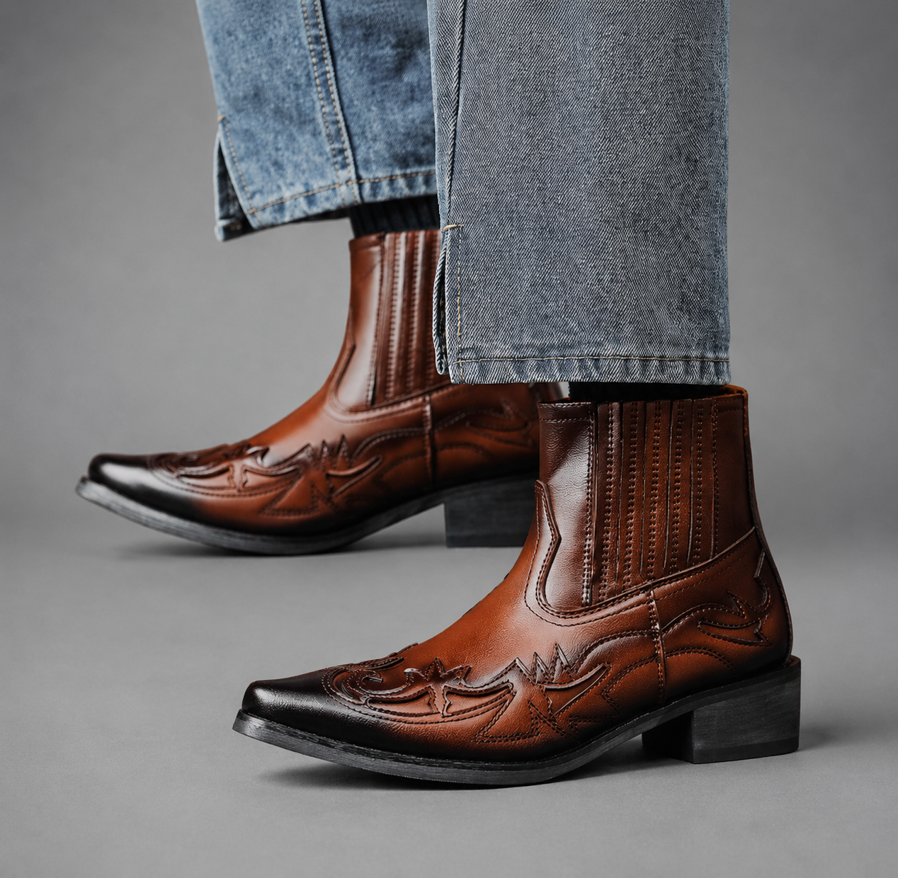 Men’s genuine Italian leather lace-up boots with a polished vintage finish, detailed stitching and sturdy grip outsole.