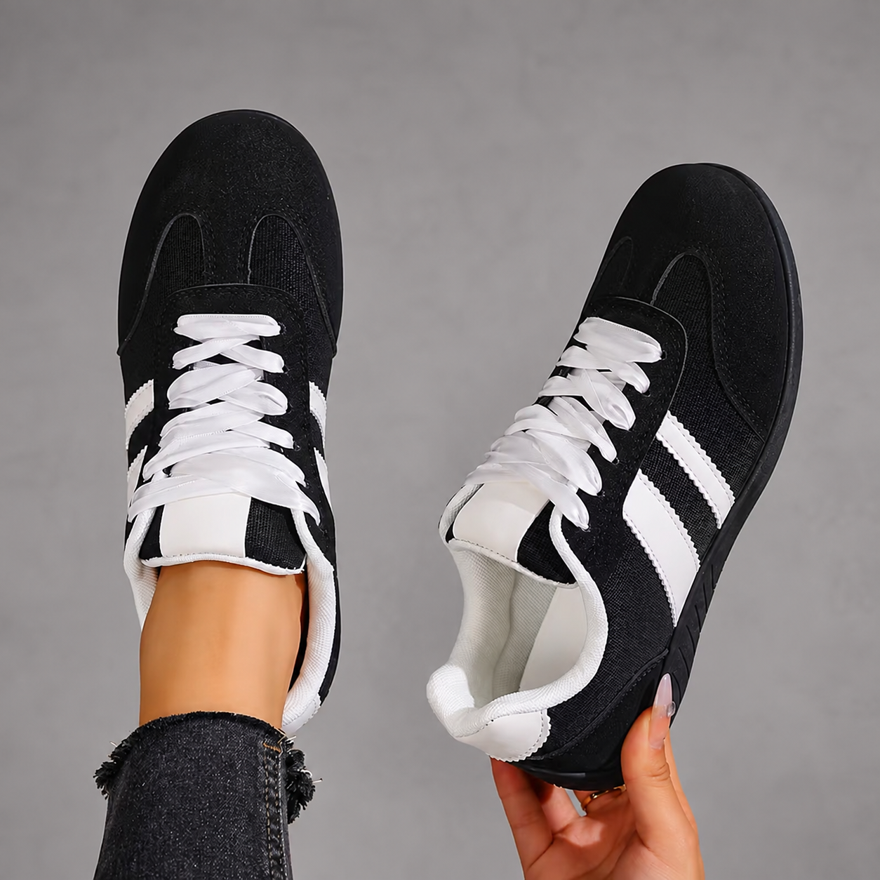 Women’s lightweight casual lace-up trainers with a low-top design, durable man-made upper, cushioned insole and flexible TPR sole, ideal for everyday walking, commuting, shopping and casual wear.