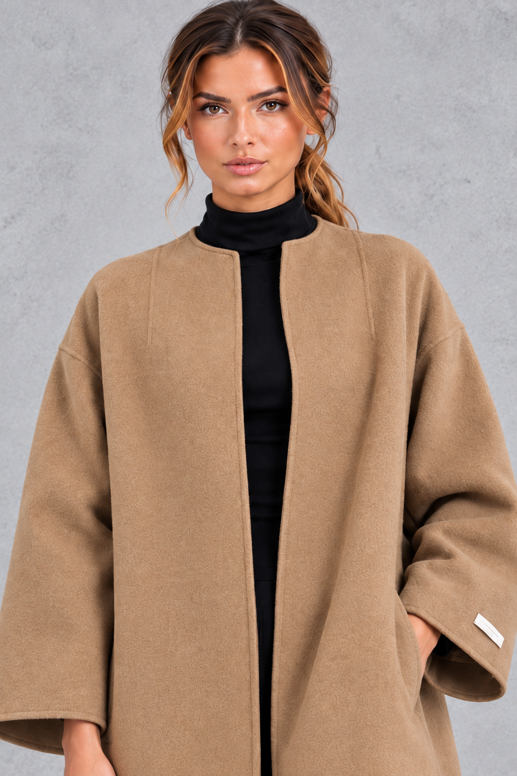 Women's longline wool-blend coat in Camel – close-up view