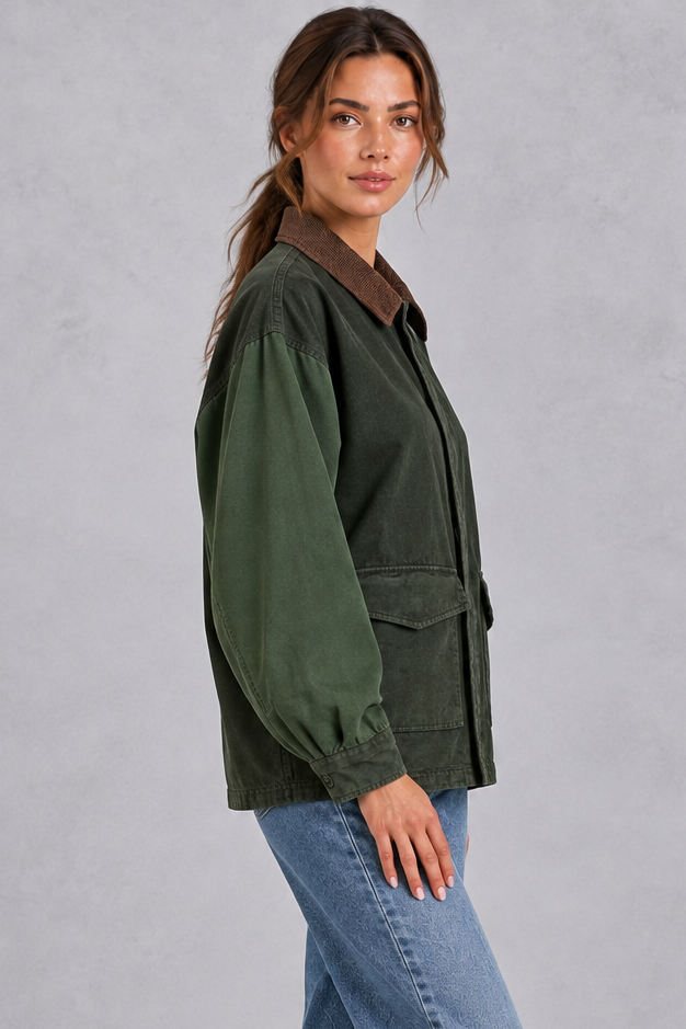 Women's oversized utility jacket in Army Green – side view