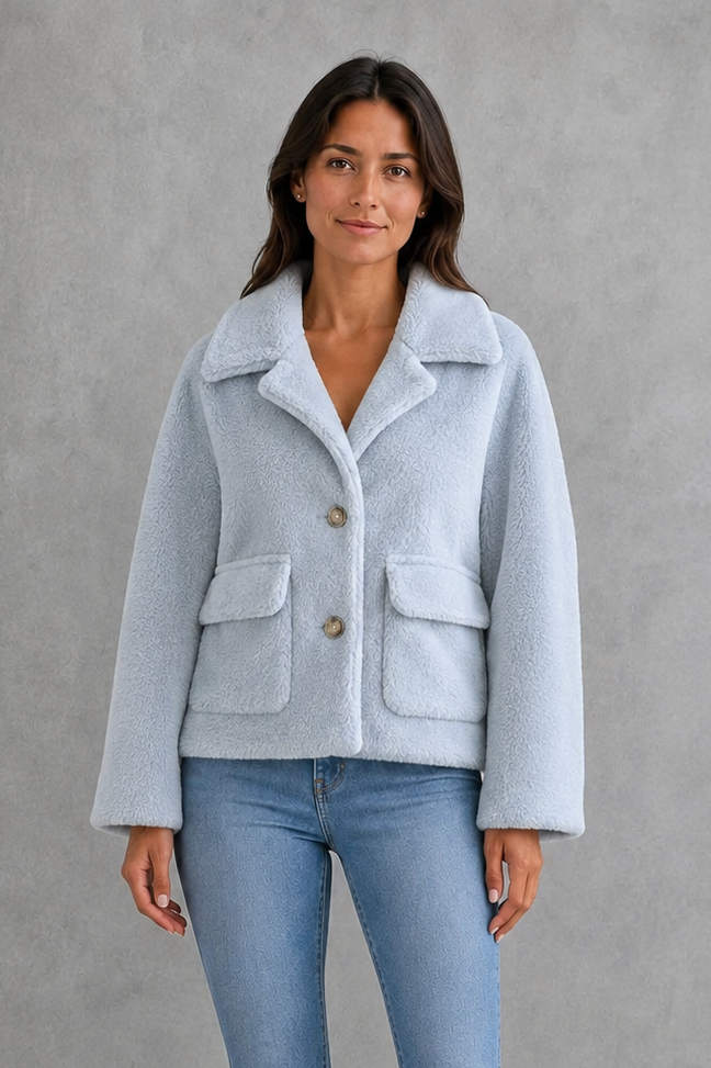 Women’s relaxed lapel jacket with a cosy oversized silhouette, classic collar and fluid fit for effortless autumn and winter layering.