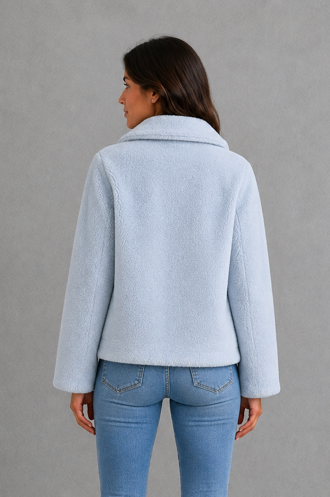 Women’s relaxed lapel jacket with a cosy oversized silhouette, classic collar and fluid fit for effortless autumn and winter layering.