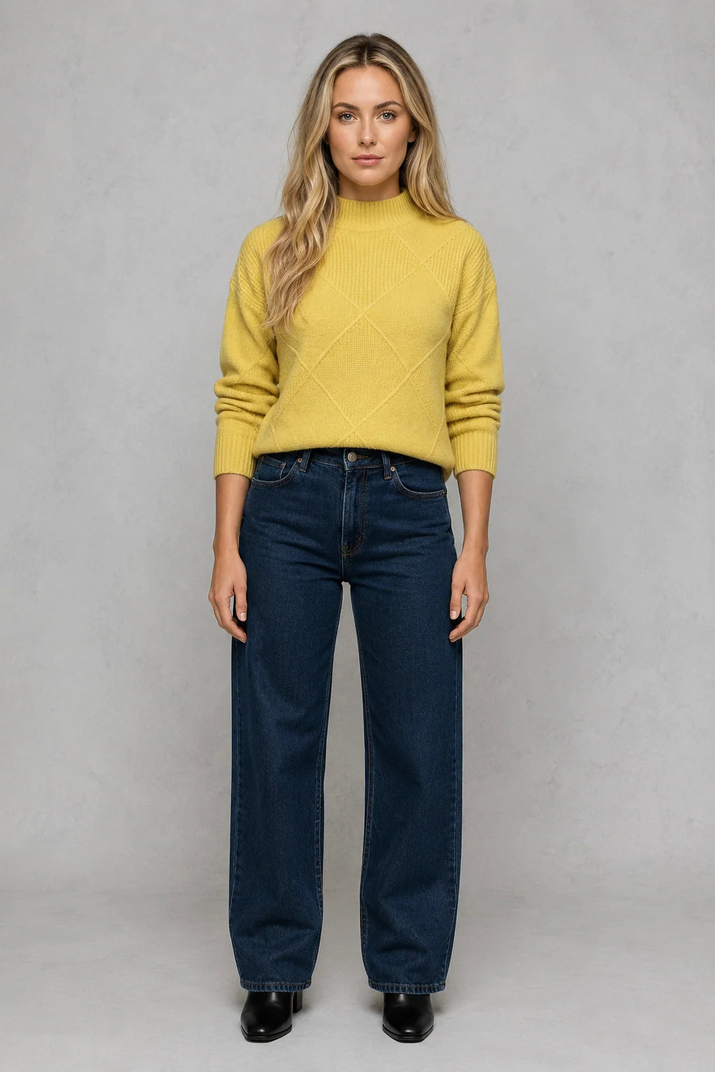 Women's premium cashmere turtleneck sweater with a regular fit, soft-touch knit, long sleeves, and a cosy high neckline for everyday wear.