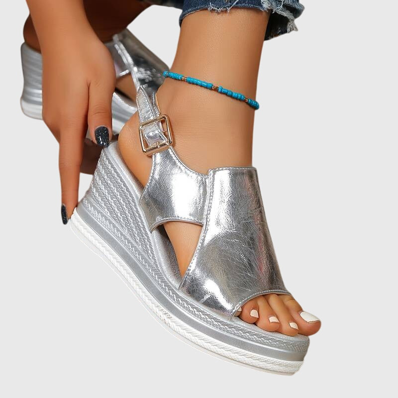 Women’s comfort sandals with arch support and cushioned sole