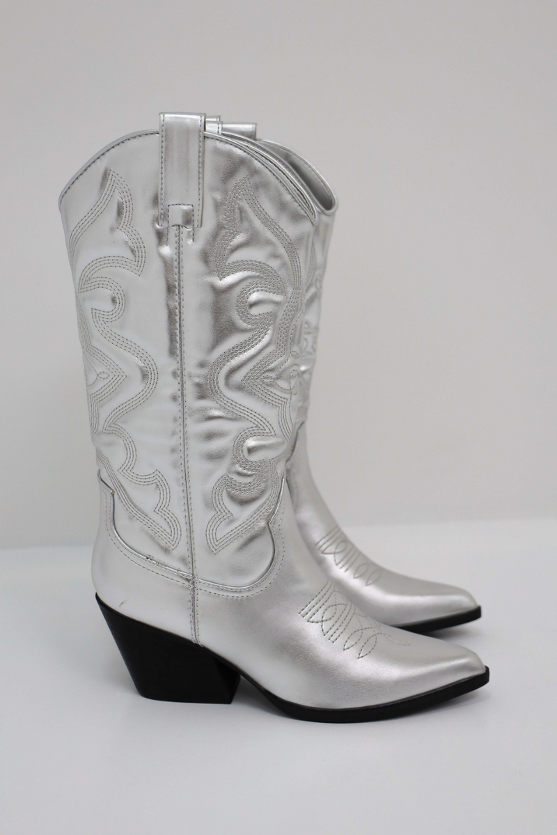 Women’s Western high boots in silver with pointed toe and cowboy detailing, stylish and comfortable for casual and festival outfits.1