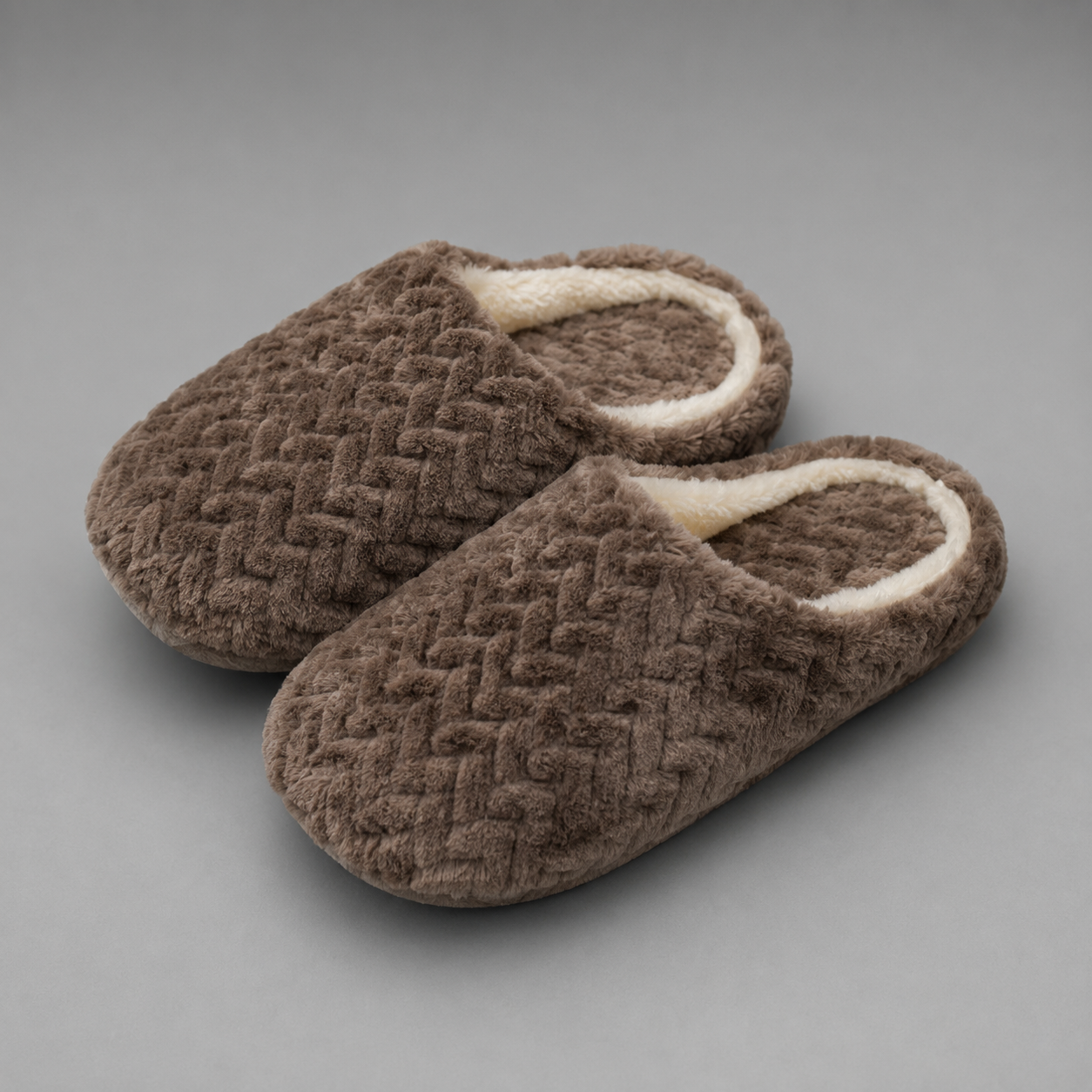 Unisex fluffy indoor slippers with a soft cloth upper, plush lining and lightweight slip-on design, featuring a non-slip cushioned sole for warm, comfortable indoor wear during autumn and winter.