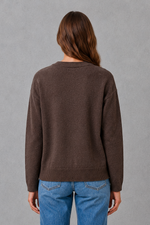 Shop this women’s chunky knit cardigan with a relaxed fit, round neck and thick knitted texture. A cosy everyday layer for autumn and winter.