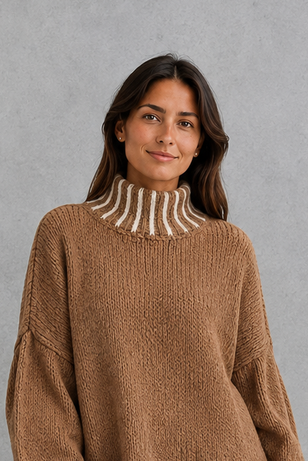 Women’s crew neck knit with long sleeves and a comfortable regular fit, crafted from a soft cotton and polyester blend.