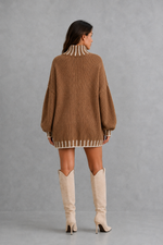 Women’s crew neck knit with long sleeves and a comfortable regular fit, crafted from a soft cotton and polyester blend.