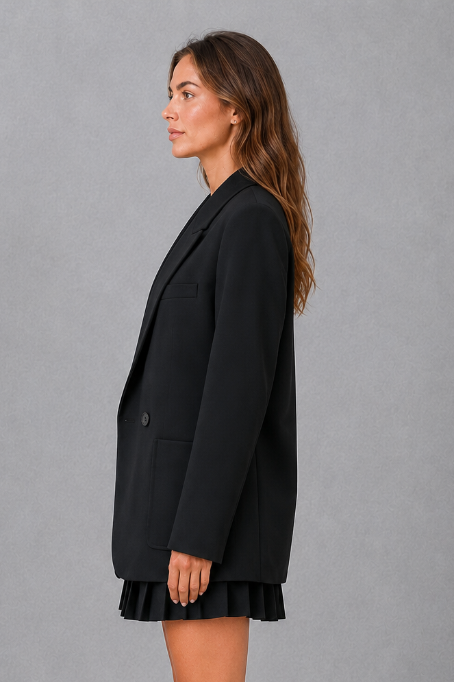 Women’s oversized double breasted blazer with wide peak lapels, structured shoulders, front patch pockets and a classic tailored silhouette.