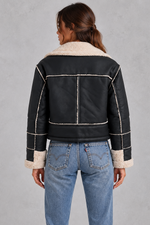 Women’s cropped aviator jacket with an oversized faux shearling collar, plush lining, flap chest pockets and adjustable drawcord hem.