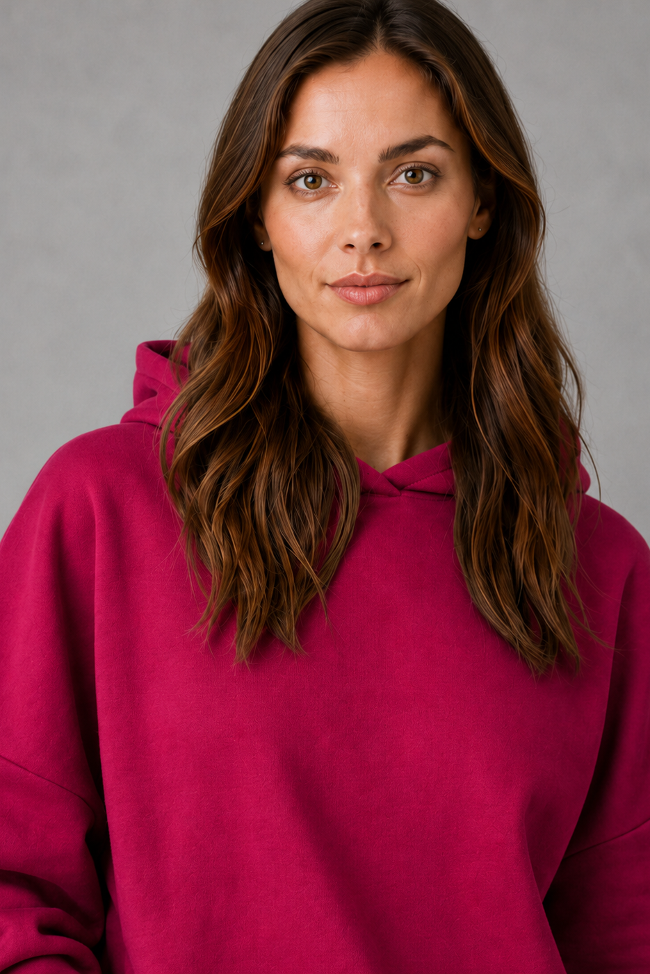 Women’s relaxed-fit fleece hoodie in a soft cotton and recycled polyester blend with long sleeves, ribbed cuffs and hem.