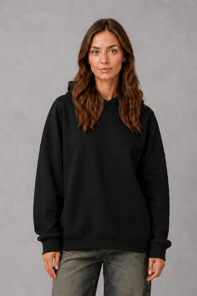 Women’s relaxed-fit fleece hoodie in a soft cotton and recycled polyester blend with long sleeves, ribbed cuffs and hem.