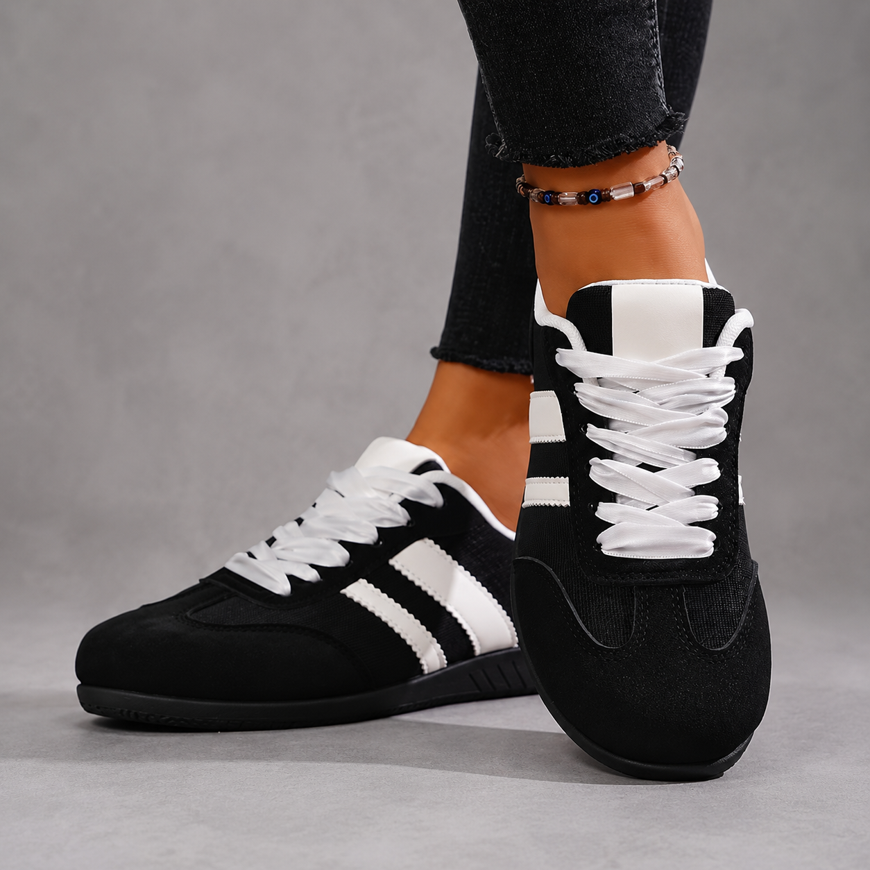 Women’s lightweight casual lace-up trainers with a low-top design, durable man-made upper, cushioned insole and flexible TPR sole, ideal for everyday walking, commuting, shopping and casual wear.
