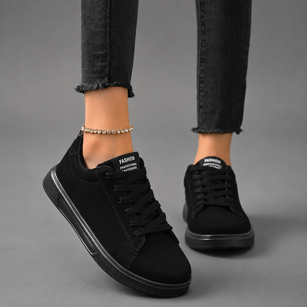 Women's lightweight casual lace-up trainers with a breathable fabric lining, cushioned insole and durable non-slip rubber sole. Low-top everyday sports and walking shoes designed for comfort, featuring a minimalist design suitable for walking, commuting, travel, shopping and light exercise.