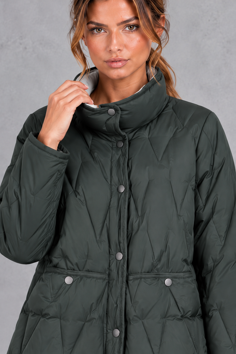 Women's longline quilted down coat in Dark Green – close-up