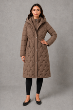 Women’s longline hooded puffer coat with insulated padding, waterproof and windproof protection, practical pockets and extended winter coverage.