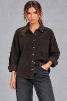 Women's oversized corduroy shirt in Black – front view