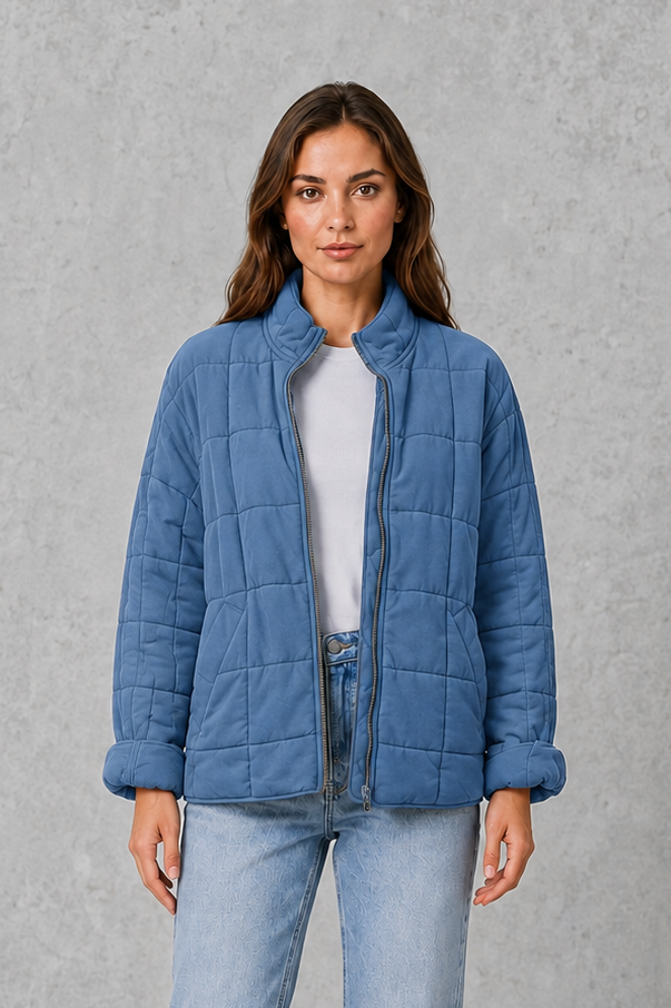 Shop this women’s oversized quilted jacket with lightweight padding, a relaxed fit and practical pockets. Ideal for autumn and transitional UK weather.