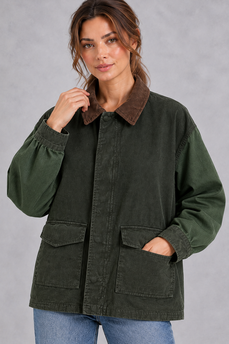 Women's oversized utility jacket in Army Green – close-up