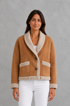 Women’s suede-look teddy coat with a relaxed fit, cosy texture, long sleeves and classic lapel collar.
