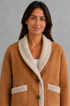 Women’s suede-look teddy coat with a relaxed fit, cosy texture, long sleeves and classic lapel collar.