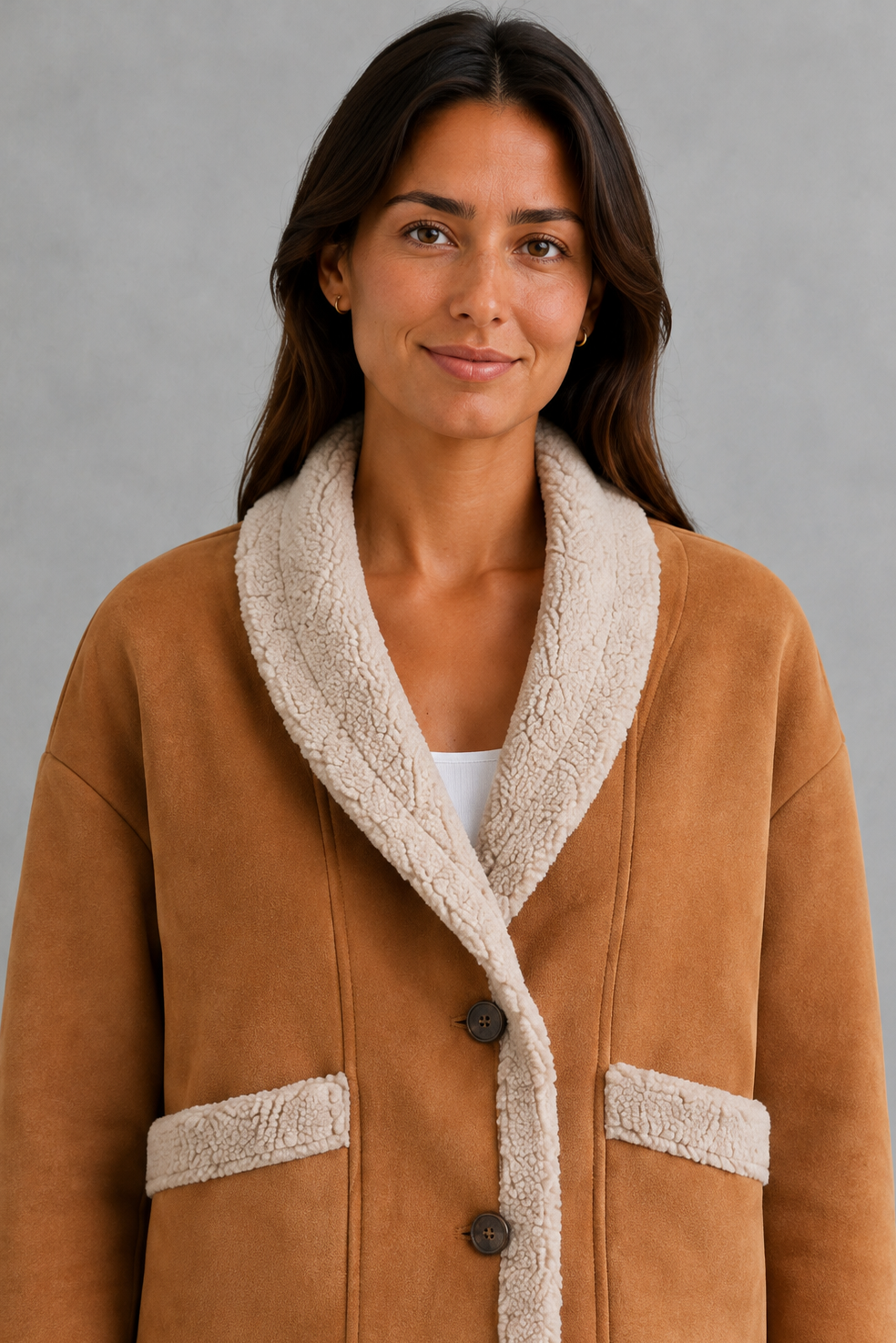 Women’s suede-look teddy coat with a relaxed fit, cosy texture, long sleeves and classic lapel collar.
