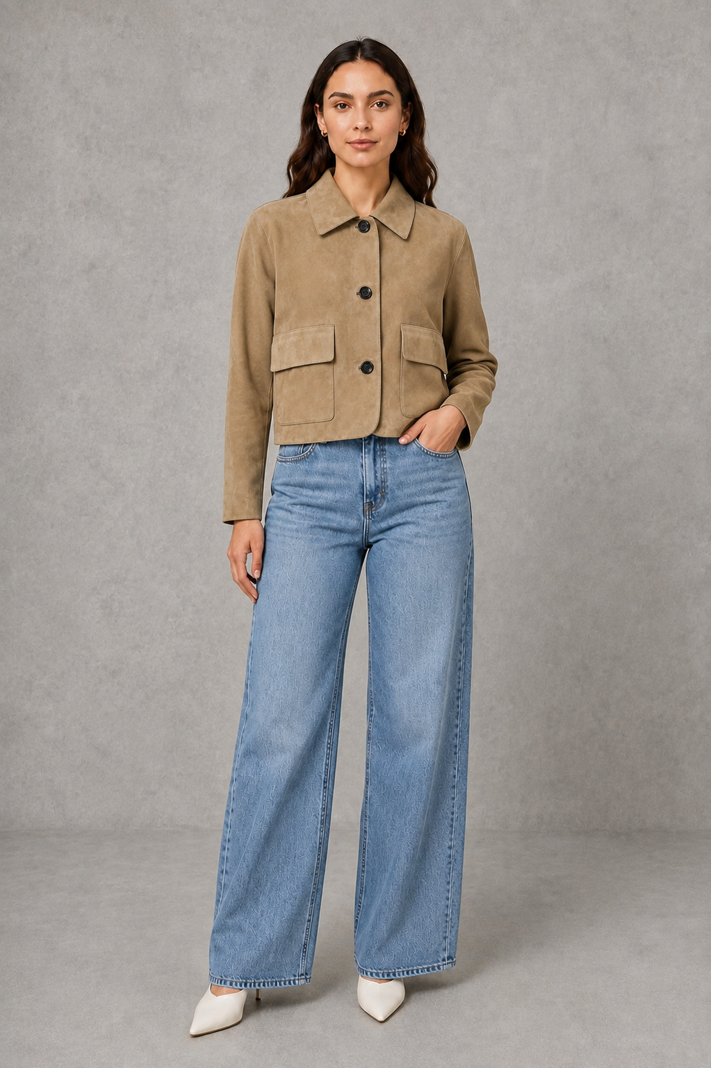 Women’s tailored collared jacket with a button-front fastening, long sleeves, defined waist and structured silhouette for polished everyday styling.
