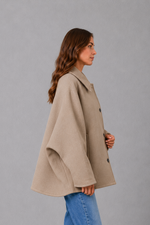Women’s vintage casual longline coat with a relaxed silhouette, practical front pockets and timeless retro-inspired styling for cooler weather.