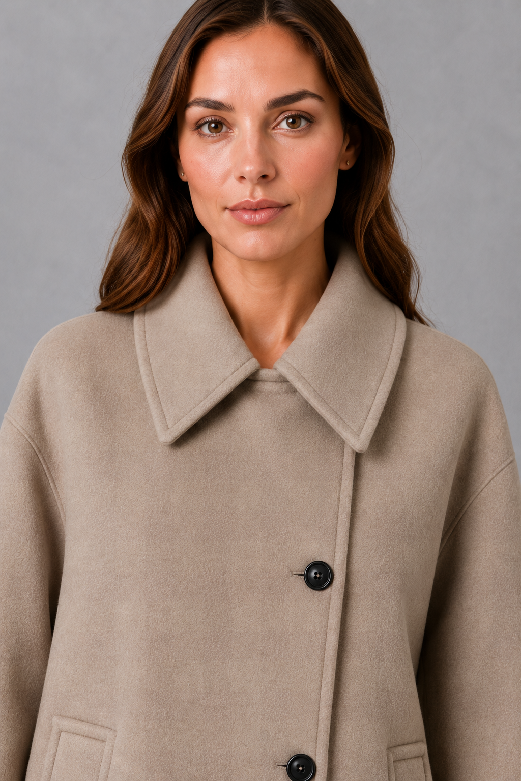 Women’s vintage casual longline coat with a relaxed silhouette, practical front pockets and timeless retro-inspired styling for cooler weather.