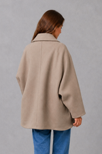 Women’s vintage casual longline coat with a relaxed silhouette, practical front pockets and timeless retro-inspired styling for cooler weather.