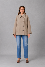 Women’s vintage casual longline coat with a relaxed silhouette, practical front pockets and timeless retro-inspired styling for cooler weather.