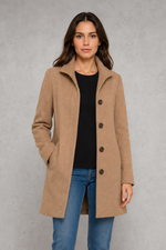 Women’s classic button-front coat with an elegant straight fit, long sleeves and a timeless design for autumn and spring wear.