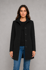 Women’s classic button-front coat with an elegant straight fit, long sleeves and a timeless design for autumn and spring wear.
