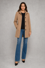 Women’s classic button-front coat with an elegant straight fit, long sleeves and a timeless design for autumn and spring wear.