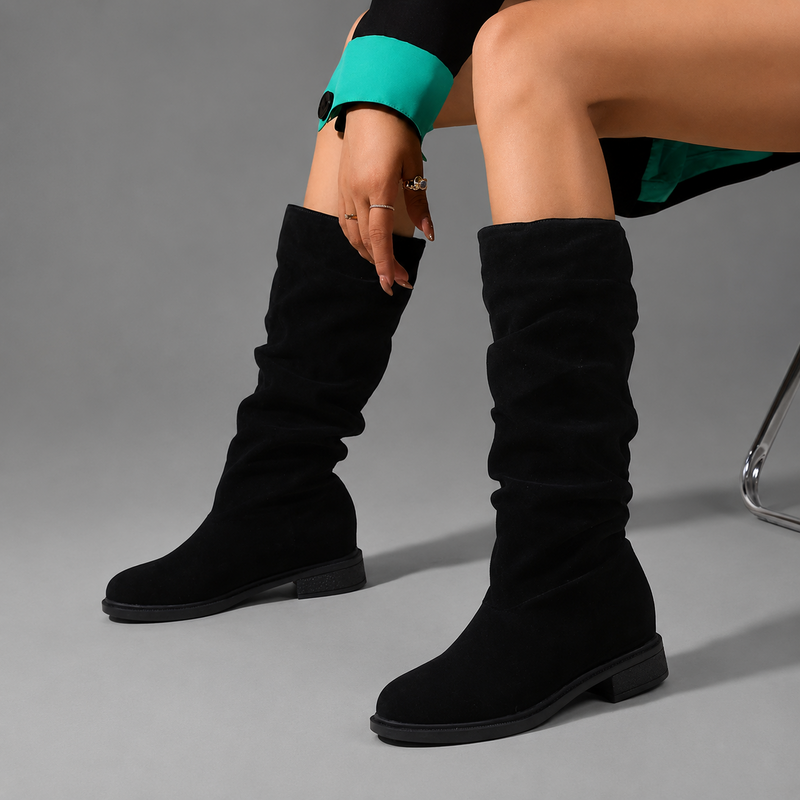 Women's comfy mid-calf casual boots in a timeless design with a durable synthetic upper, comfortable textile lining and supportive sole, ideal for everyday autumn and winter wear.