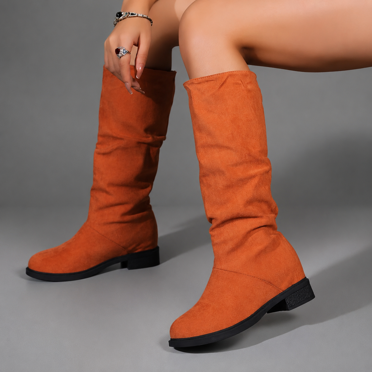 Women's comfy mid-calf casual boots in a timeless design with a durable synthetic upper, comfortable textile lining and supportive sole, ideal for everyday autumn and winter wear.