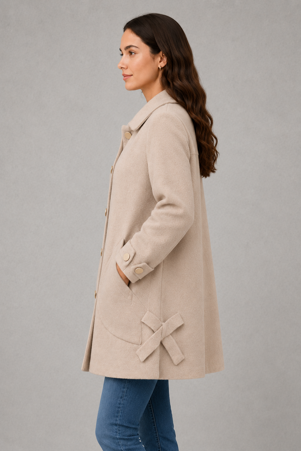 Women’s elegant oversized mid-length coat with spacious pockets and refined cuff detailing, designed for stylish autumn and winter layering.