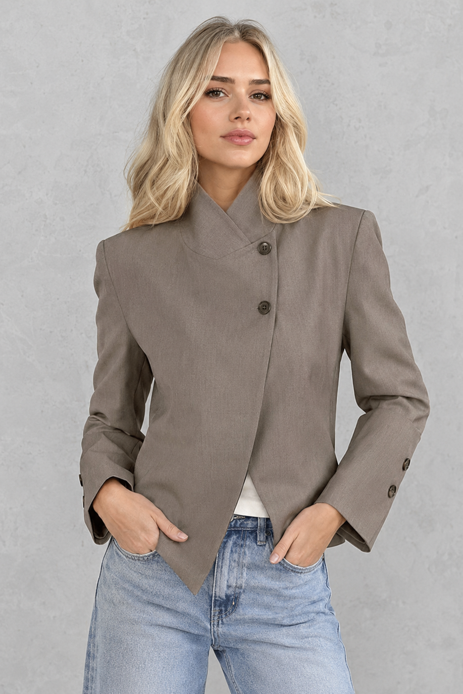 Women's lightweight travel blazer in a tailored regular fit with an open-front design, long sleeves and wrinkle-resistant synthetic fabric, ideal for work, travel and smart casual spring and autumn outfits.