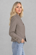 Women's lightweight travel blazer in a tailored regular fit with an open-front design, long sleeves and wrinkle-resistant synthetic fabric, ideal for work, travel and smart casual spring and autumn outfits.