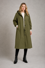 Women's oversized waterproof trench coat with a longline silhouette, adjustable drawstring hood, elasticated cuffs and lightweight water-repellent fabric, ideal for rainy weather and everyday wear.