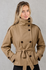 Women's short belted trench coat in a classic tailored design with an adjustable waist belt, lightweight fabric and a flattering fit, ideal for spring, autumn and everyday wear.