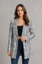 Women’s smart casual sport chic blazer with a tailored fit, single-breasted design and classic lapel collar, perfect for work, business, travel and everyday smart casual styling