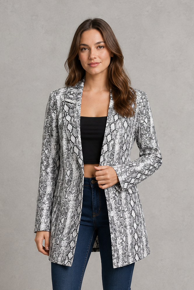 Women’s smart casual sport chic blazer with a tailored fit, single-breasted design and classic lapel collar, perfect for work, business, travel and everyday smart casual styling