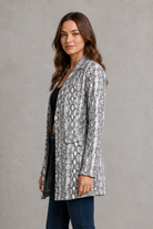 Women’s smart casual sport chic blazer with a tailored fit, single-breasted design and classic lapel collar, perfect for work, business, travel and everyday smart casual styling