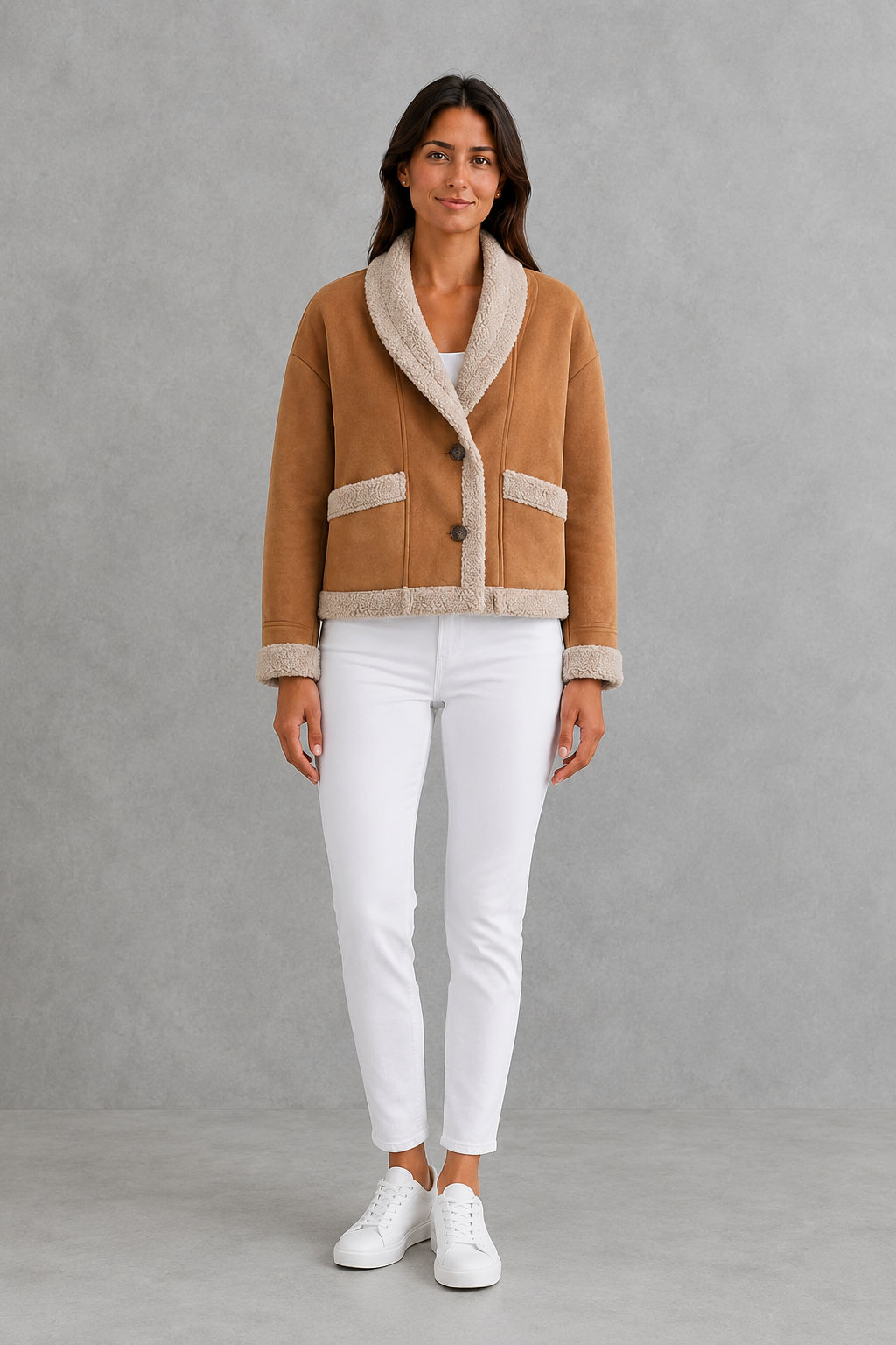 Women’s suede-look teddy coat with a relaxed fit, cosy texture, long sleeves and classic lapel collar.