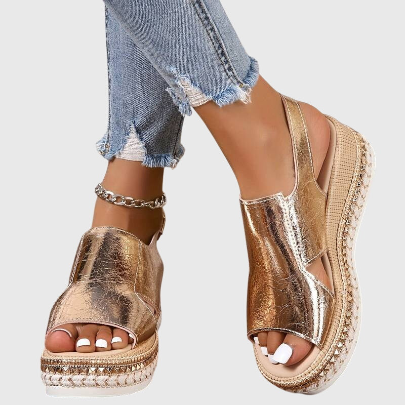 Women’s comfort sandals with arch support and cushioned sole
