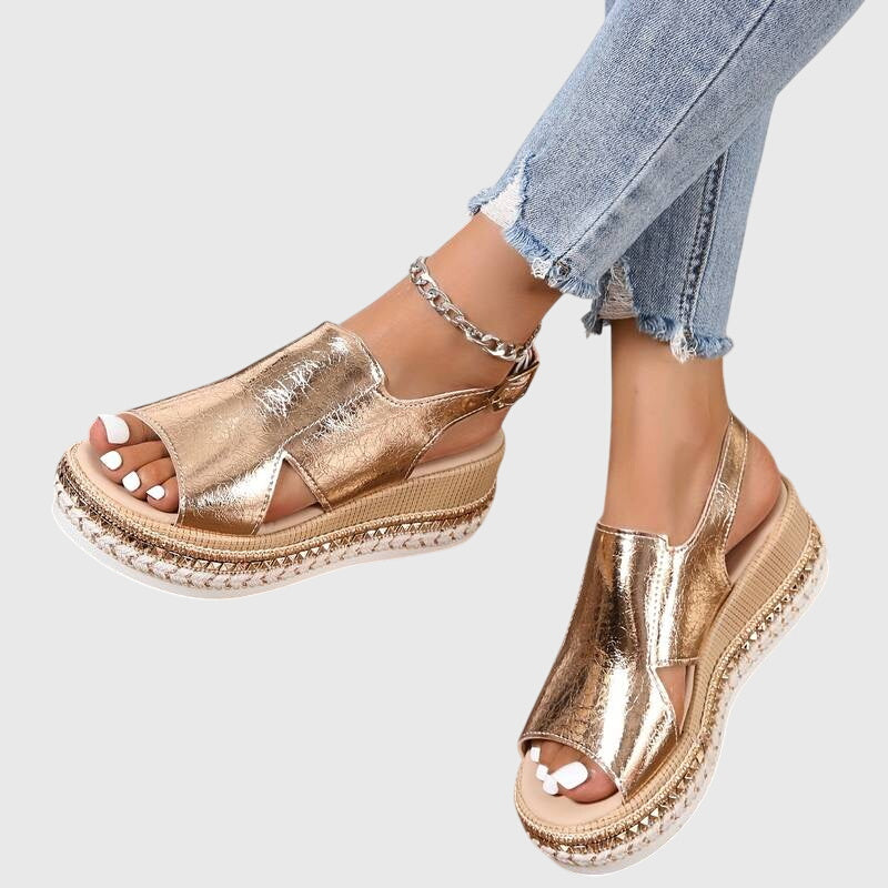 Women’s comfort sandals with arch support and cushioned sole
