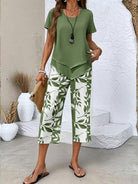 Women’s leaf print top and pants two piece set with relaxed fit